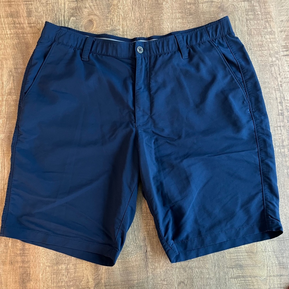 Under Armour Mens HeatGear Golf Shorts Navy Blue Loose Fit Flat Front Size 40